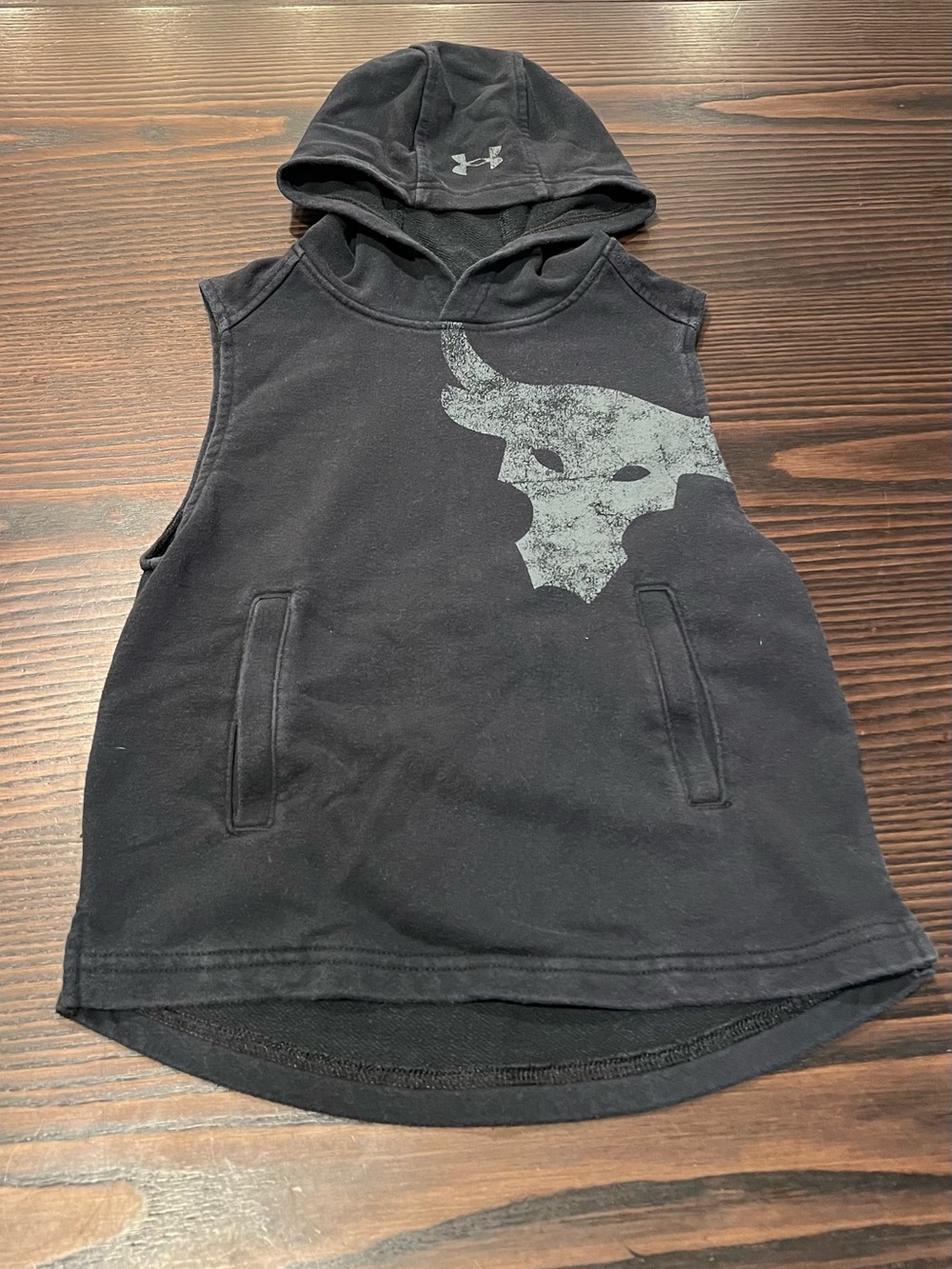 Under Armour Project Rock Size YXS Boys Brahma Bull Logo Black Sleeveless Hoodie